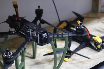 На Львівщині передали ЗСУ 58 FPV-дронів, виготовлених місцевими підприємцями – 04