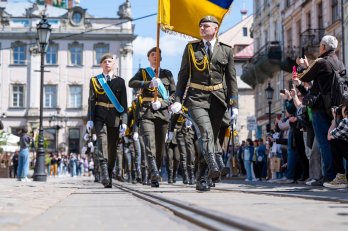 Урочисто винесли бойові прапори оборонних сил: Як у Львові відзначили День міста – 01