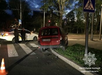 Поліція Львова спіймала двох нетверезих водіїв, які спричинили ДТП – 01
