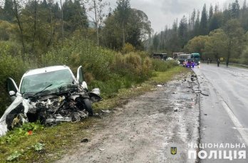 На Львівщині у ДТП з двома авто та вантажівкою загинув водій Renault  – 02