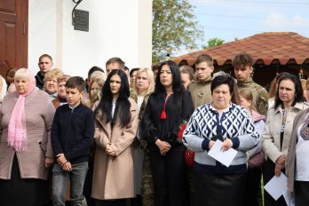Родинам загиблих воїнів вручили нагороди на відкритті Алеї Героїв на Львівщині