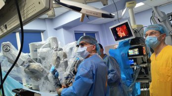 У львівській лікарні вперше видалили пухлину серця за допомогою робота Da Vinci – 03