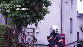 Рятувальники загасили пожежі у Мурованому після ранкової атаки РФ – 01