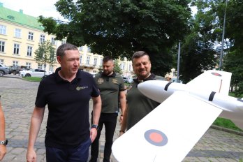 Зі Львівщини передали на передову ще понад 500 FPV-дронів та сучасну техніку – 04