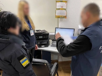 Львівський суд поновив на посаді митника, звільненого за підозрою у хабарництві