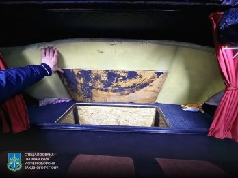 На Львівщині група ухилянтів намагалась потрапити за кордон у тайнику мікроавтобуса – 02