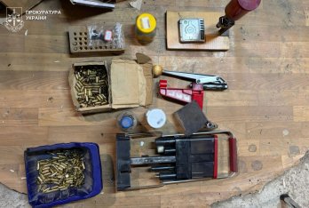 На фото патрони, які чоловік виготовляв вдома