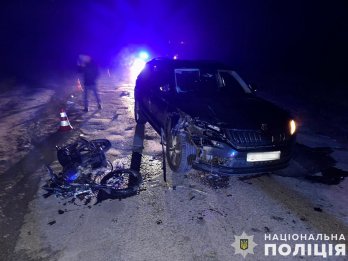 На Львівщині 17-річний водій Skoda зіткнувся з мотоциклістом