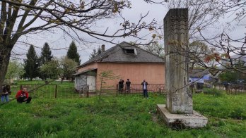 Пам'ятник у селі Костенів