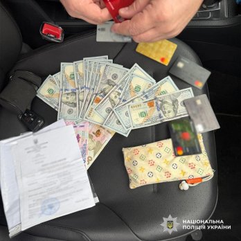 Трьох мешканців Львівщини викрили на торгівлі автоматами Калашникова – 02