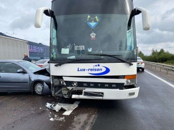 Поблизу Львова автобус зіштовхнувся з трьома автівками (фото) – 01