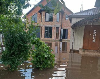 У Дрогобичі продовжують викачувати воду після негоди (фото) – 04