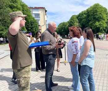Шістьох захисників із Червоноградщини посмертно відзначили державними нагородами – 05