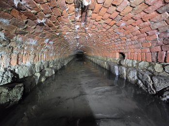 У Стрию під час ремонту дороги виявили підземелля часів Австро-Угорщини – 09
