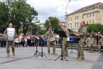 Оркестр Національної військової академії виступив з концертом у центрі Львова – 04