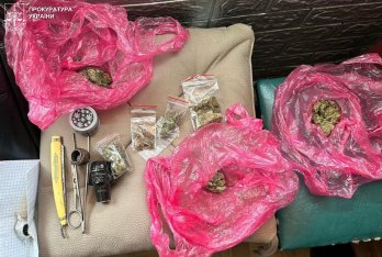 На Сихові 62-річний чоловік продавав канабіс у під’їзді свого будинку – 03