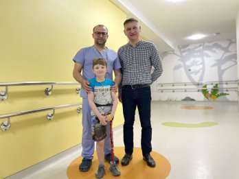 Лікарі Львова два роки боролися за життя 9-річного Михайлика, який втратив ніжку через рак