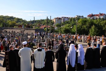 У Львові у День незалежності вшанували полеглих захисників України – 10