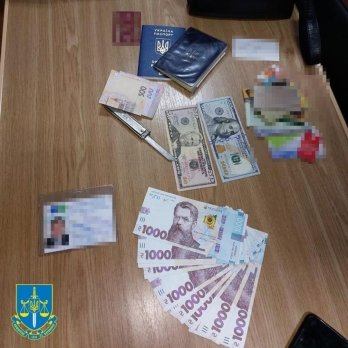 Правоохоронці затримали головного інспектора податкової Волинської області: вимагав чималий хабар – 02