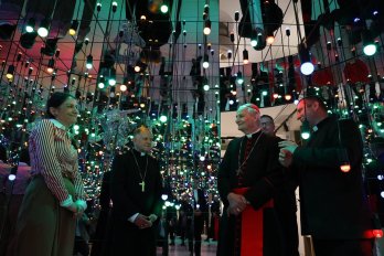 Спецпредставник Святого Престолу першим оглянув нову виставку в Zenyk Art Gallery – 01