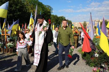 У Львові у День незалежності вшанували полеглих захисників України – 12