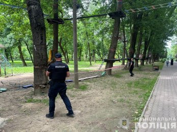 В Ужгороді 16 дітей отримали травми внаслідок падіння атракціону – 05