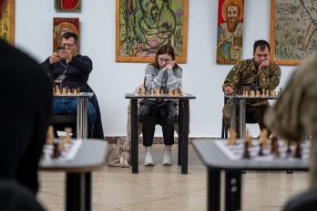 У Львові діти та військові зіграли проти зірок шахів в благодійному турнірі для ЗСУ – 01