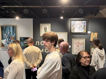 «Лови момент»: виставка пам’яті 14-річної художниці Юлії Триндей у галерії ZAG   – 08