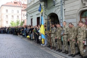 У Львові прощались із полеглими на війні захисниками – 02