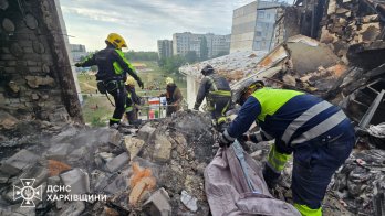 У Харкові дрон влучив у житловий будинок: серед загиблих є діти – 05