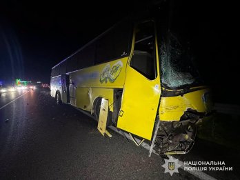 На трасі Київ – Чоп зіткнулися кросовер і автобус: серед постраждалих є діти – 02