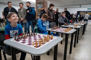 У Львові діти та військові зіграли проти зірок шахів в благодійному турнірі для ЗСУ – 05