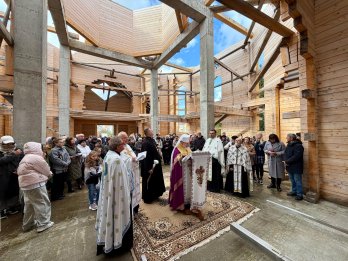 У Львові зводять новий дерев’яний храм – 01