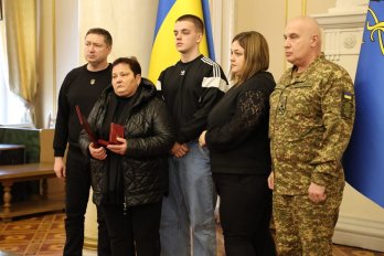 Родинам загиблих нацгвардійців зі Львівщини вручили ордени та медалі – 04