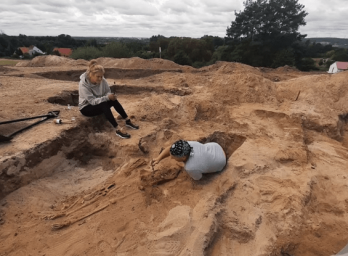 Була прибита серпом до землі: у Польщі археологи виявили останки "жінки-вампіра" (фото) – 02