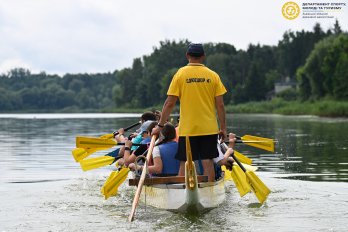 Для захисників з сім’ями провели сплав на байдарках на озері біля Львова – 02