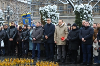 «Запали свічку пам’яті»: львів’яни доєднались до загальнонаціонального дня скорботи – 03