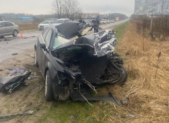 На об’їзній Львова сталася смертельна автотроща: вантажівка зіткнулася із легковим авто – 01
