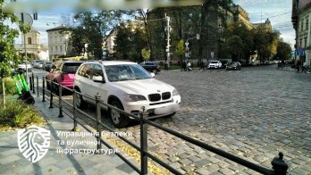 У Львові назвали ТОП-3 порушення паркування на площі в центрі міста – 01