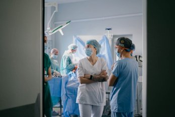 Французькі хірурги безкоштовно оперували цивільних та військових у Львові – 03