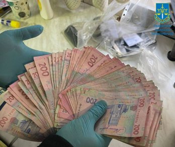 На Львівщині затримали шістьох наркоторговців, які щомісяця заробляли близько 5 млн грн  – 01