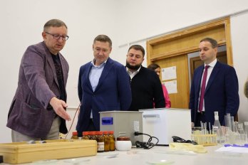 У Львівському медуніверситеті відкрили центр, де створюватимуть ліки – 02