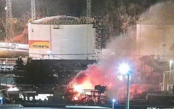 У&nbsp;Росії горить нафтобаза, повідомляють про атаку безпілотниками (фото) – 02