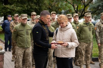 На Дрогобиччині державними нагородами відзначили загиблих захисників. Нагороди отримали рідні полеглих