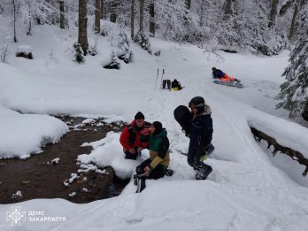 Троє туристів зі Львівщини заблукали у горах на Закарпатті – 06