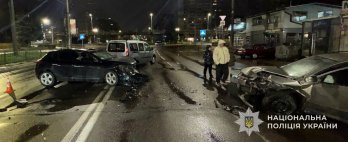 У Львові після зіткнення двох авто до лікарні потрапили п’ятеро людей – 06