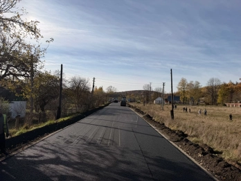 На Львівщині відремонтували дорогу, що веде до давнього монастиря – 05