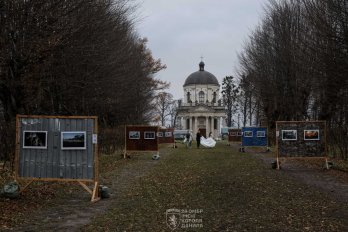 «ЧАСІВ ЯР. ВОГНЕТРИВКІ»: фотовиставка 24 бригади проходить у Підгорецькому замку – 02