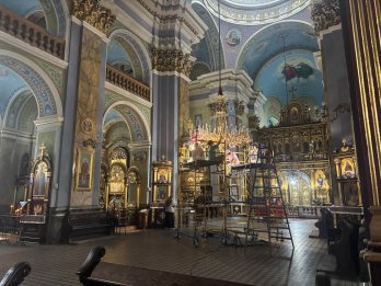 У Львові розпочали реставрацію історичних люстр у Преображенській церкві – 01