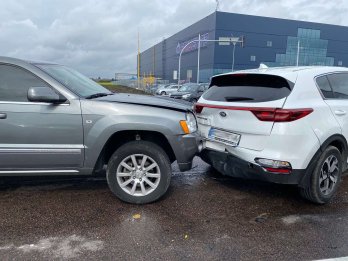 Поблизу Львова автобус зіштовхнувся з трьома автівками (фото) – 02